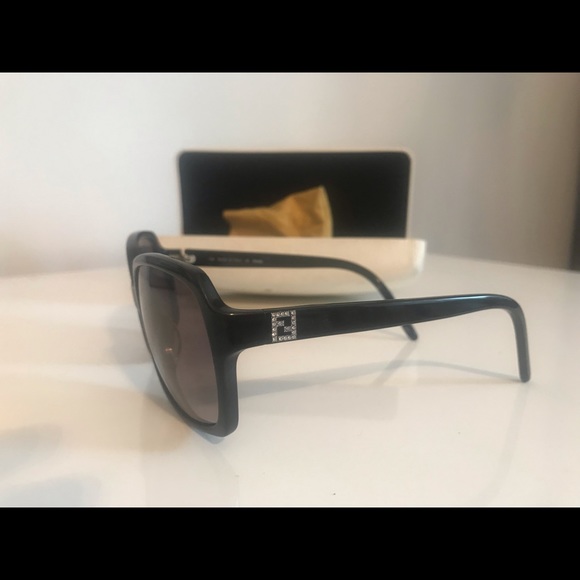 Fendi Sunglasses - Picture 2 of 3